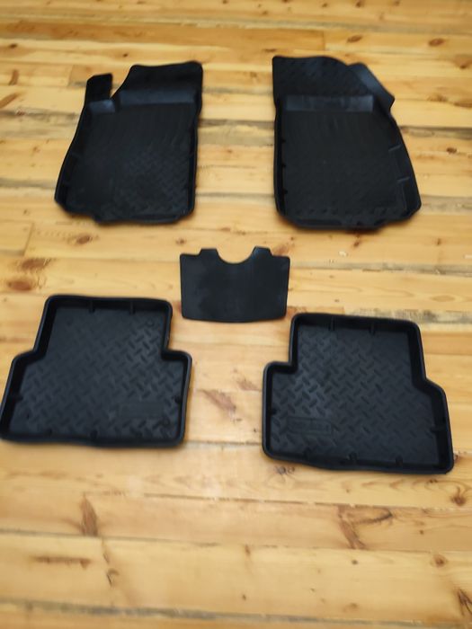 Полик для Кобальта в отличном состоянии