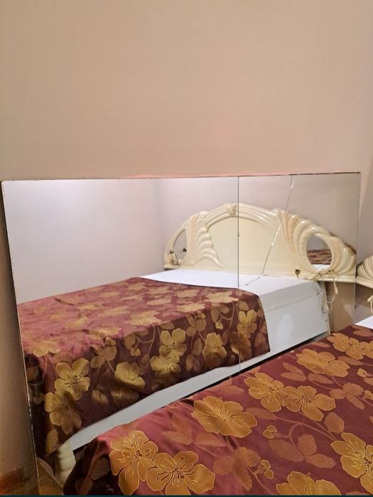 Отдам даром зеркало и 2 стула