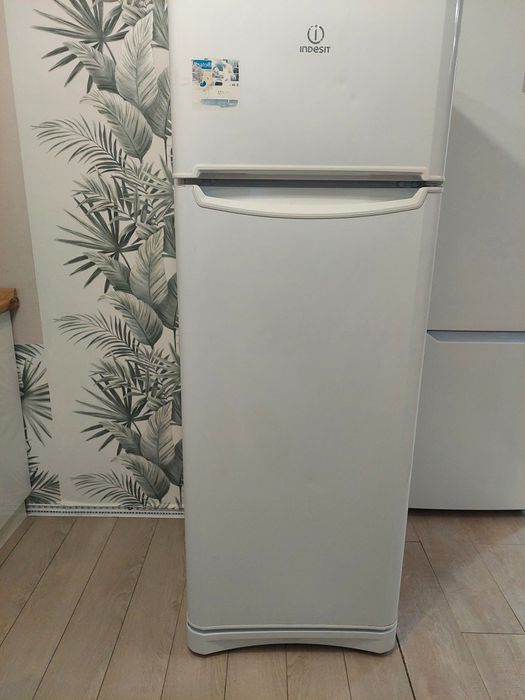 Продаётся Холодильник Индезит