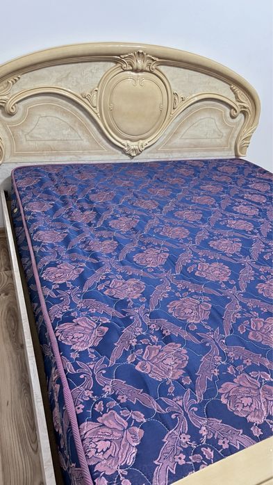 Кровать для спальны