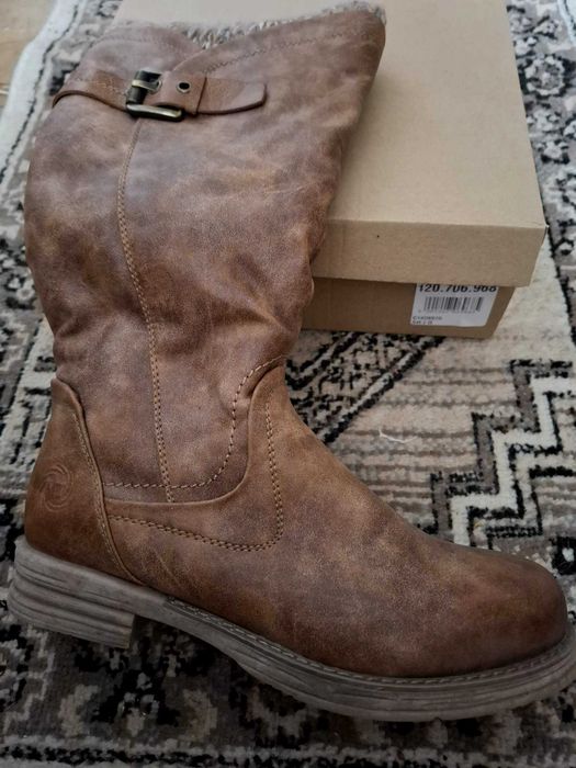 Cizme noi cu eticheta