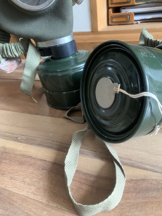 Măști de gaze militare vintage + filtre sigilate – stare excelentă