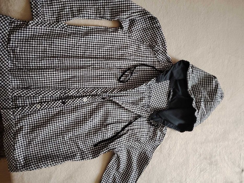 Дамско яке с качулка