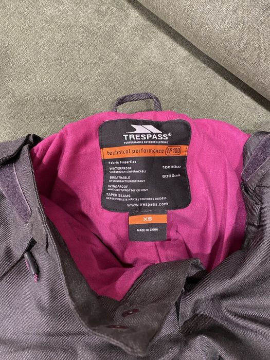 Горнолыжные брюки, куртка и защитные шорты