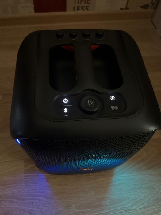 Колонка JBL с микрофоном