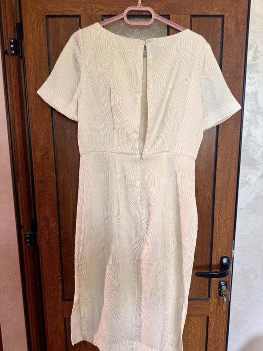 Официална рокля- цвят Екрю