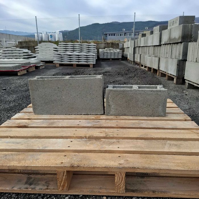 Бетонови / циментови колове 8/8/220 нови с арматура, Бетонови изделия.