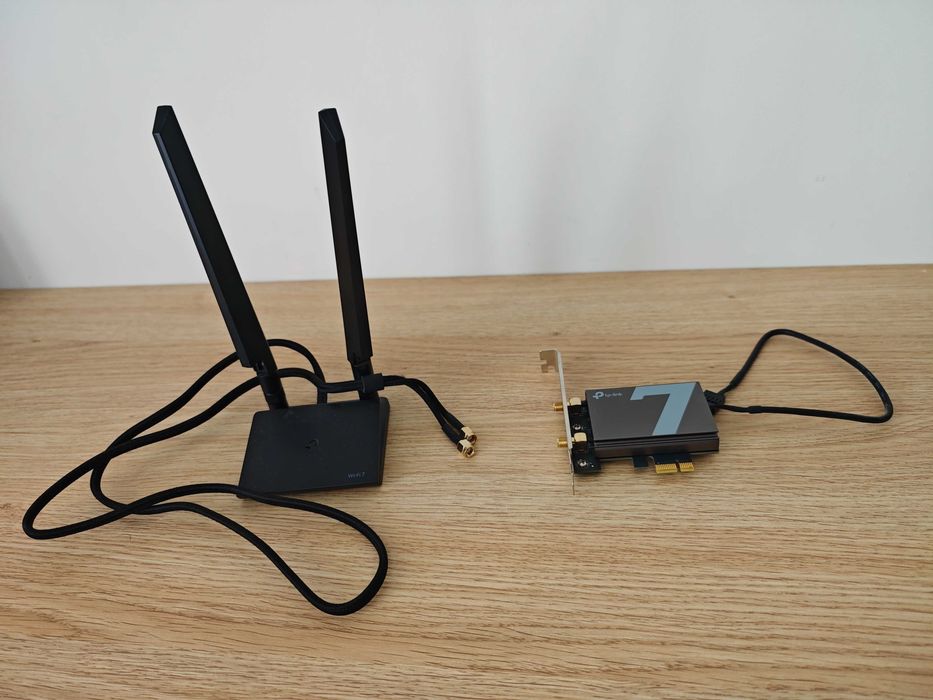 Продавам TP-LINK TBE550E WiFi 7 pci-e adapter.