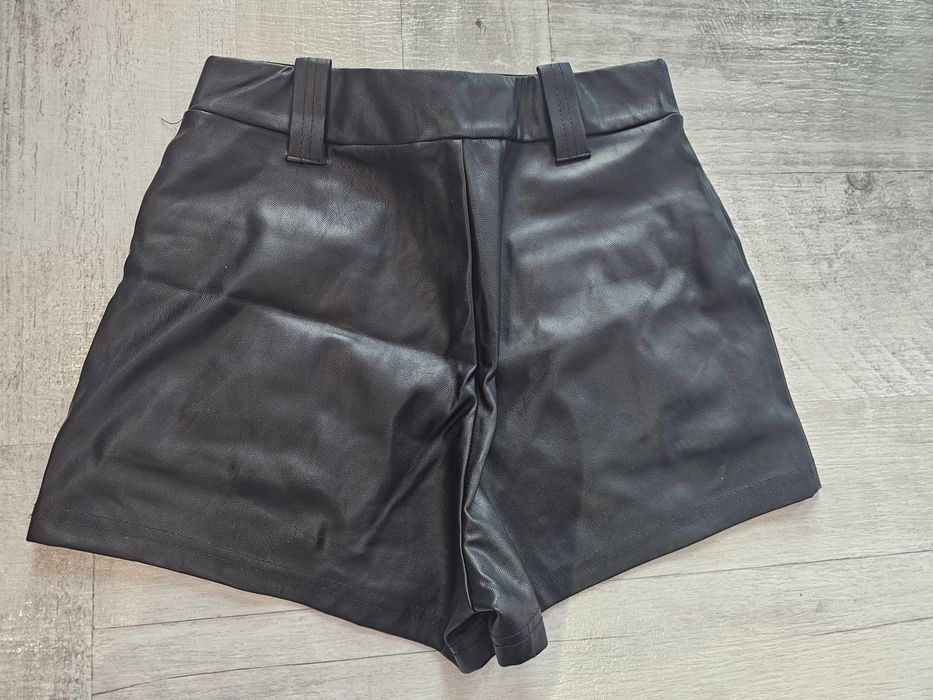 Кожени  къси панталонки