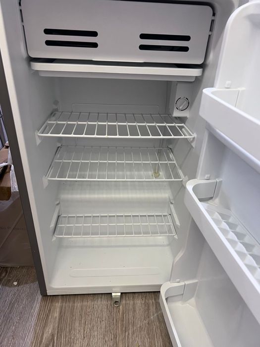 Холодильник практически новый