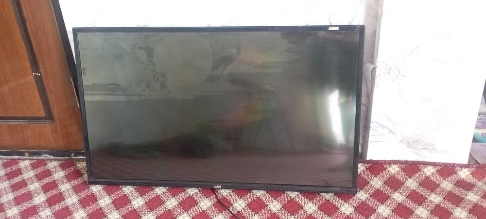 Televizor sotiladi Artel 43 talik