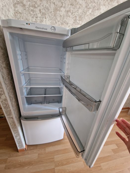 Продам новый Холодильник Electrofrost 128