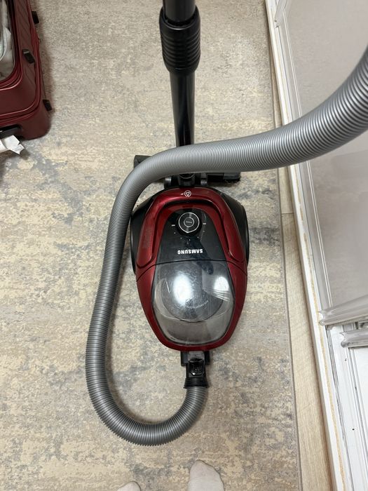 Пылесос Samsung VC18M3120V1/EV, 1800 Вт