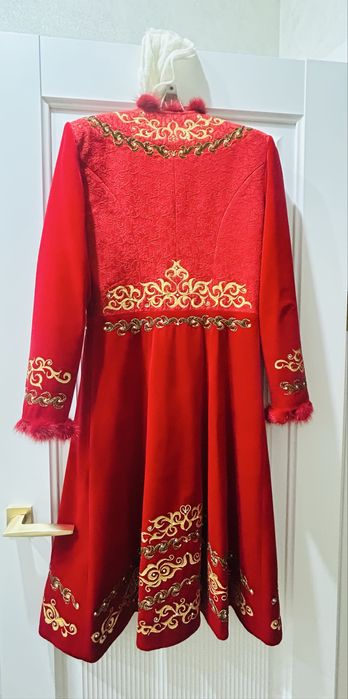 Бешпет красный красивый