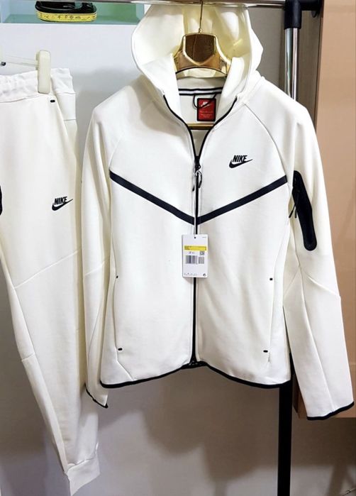 Compleu Nike Tech Fleece Alb(marimi: S, M, L, XL, XXL)