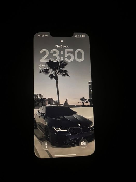iPhone 13.