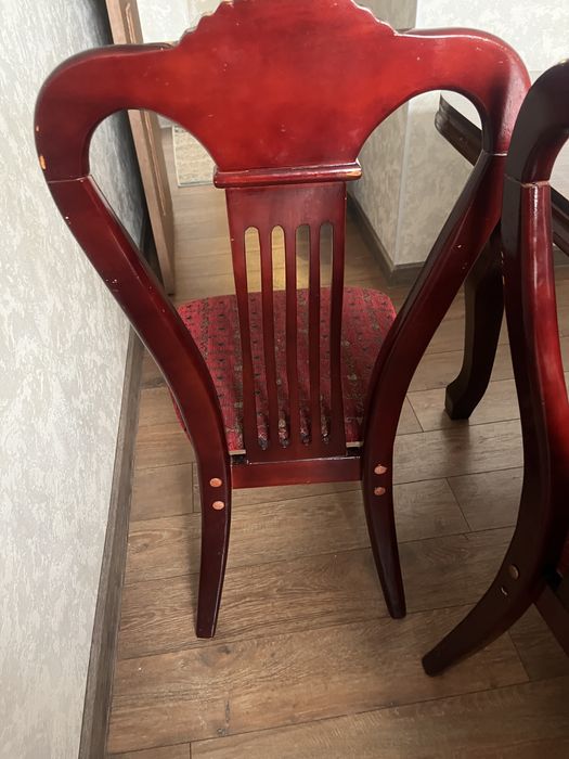 Стол со стульями