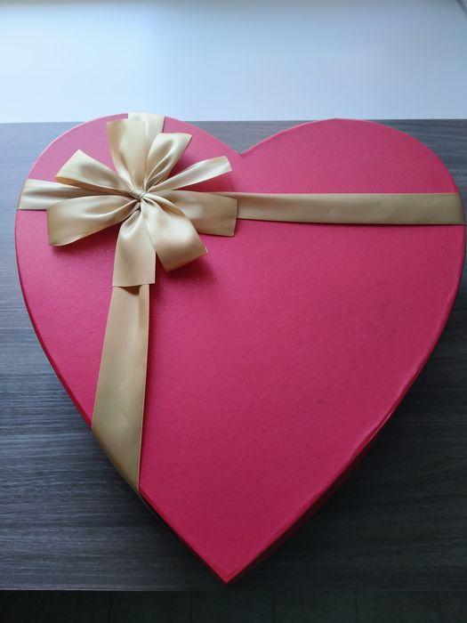 Продам коробку сердечко для подарков!