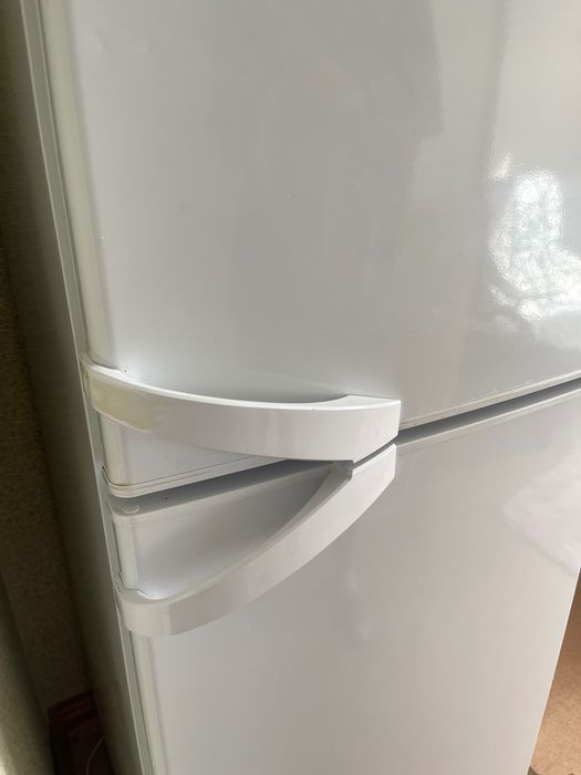 Холодильник Indesit