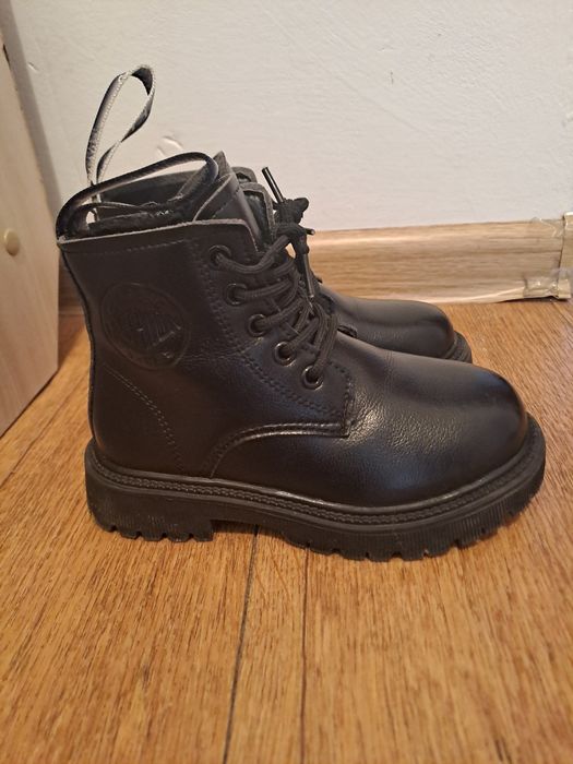 Продам сапожки весна  девочку 27 размер