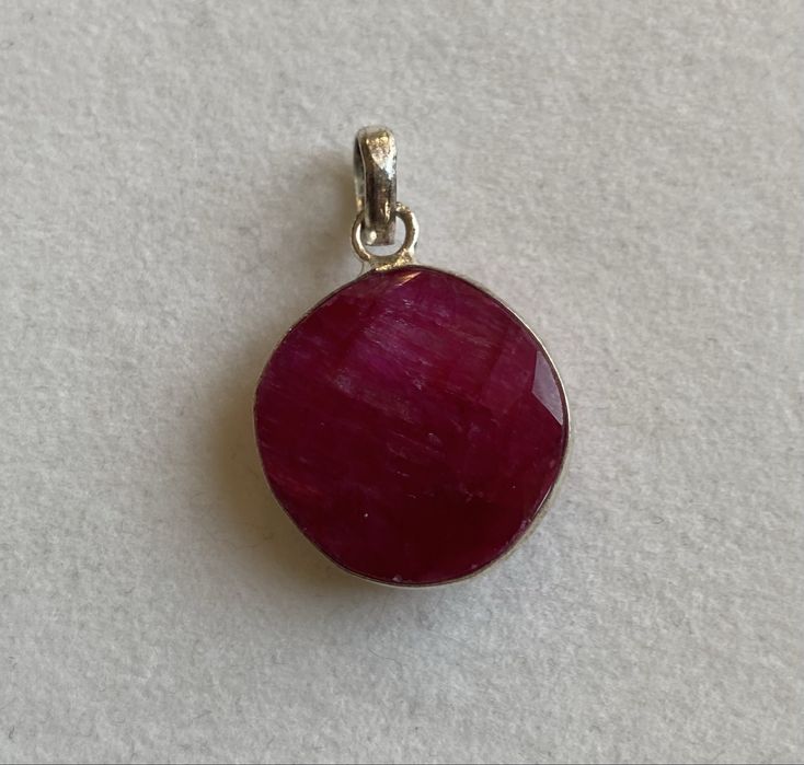 Pandantiv din argint cu rubin