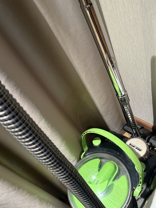 Продам пылесос Arnica