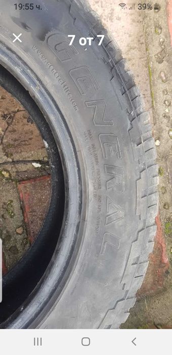 От Ленд Ровър
225/60/18,
All terrain.