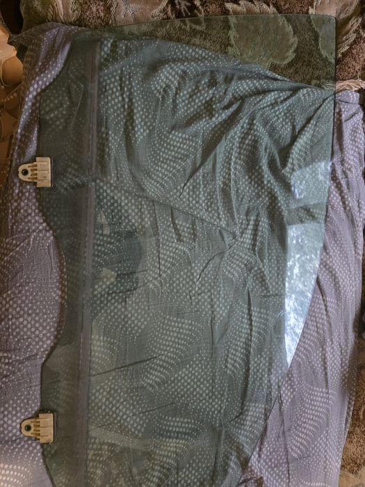 Стекло передней правой двери