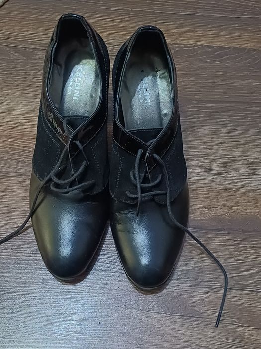 Vand pantofi dama impecabili