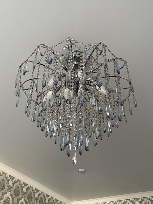 Продам стильную люстру с эффектом градиента