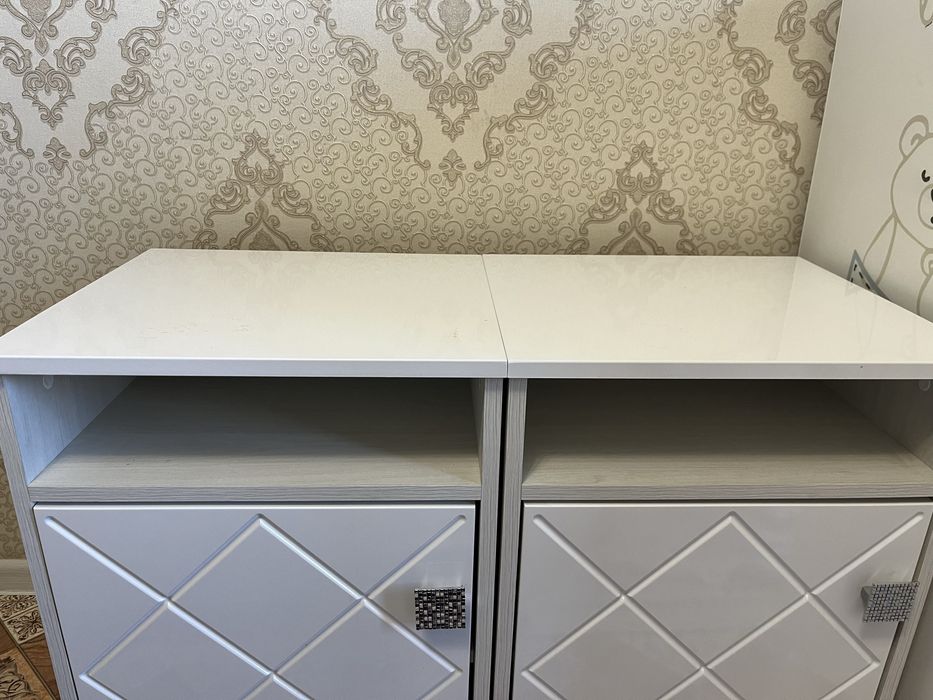 Тумба с полками.