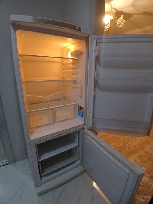 Холодильник бу. Рабочий