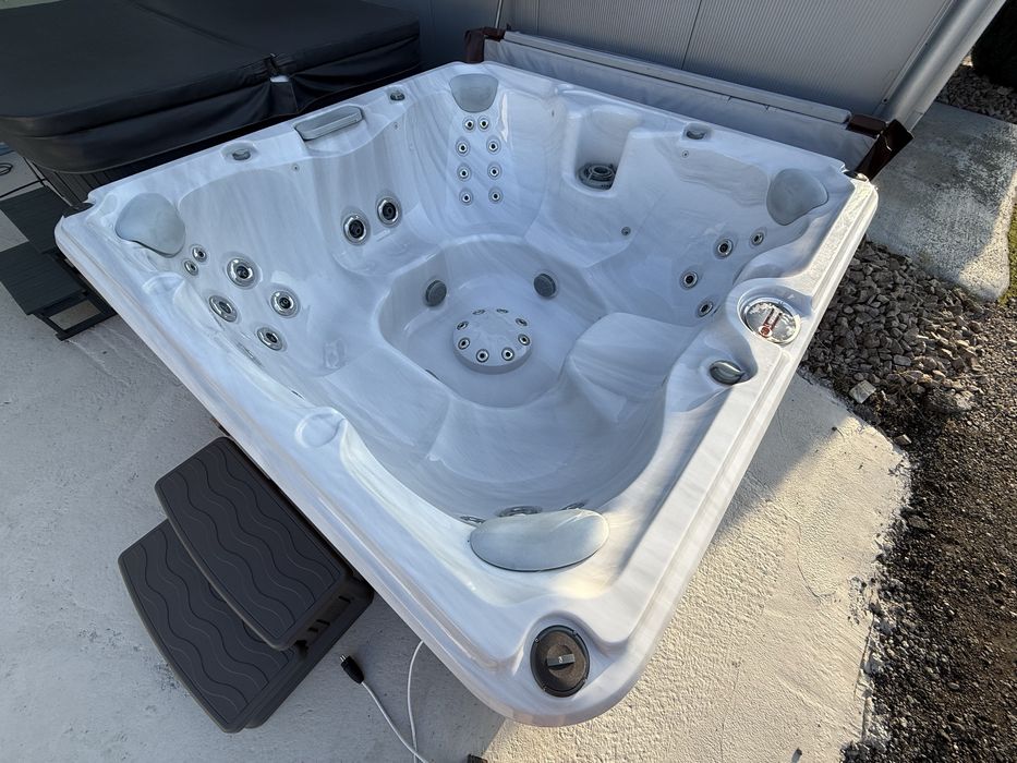 Jacuzzi ciubăr piscină spa