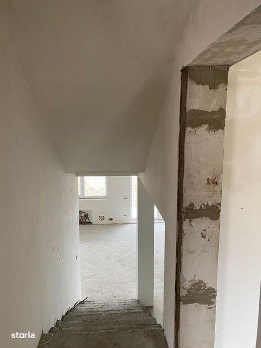 Apartament tip casa, 3 camere pe 2 nivele, gradina privata plus garaj