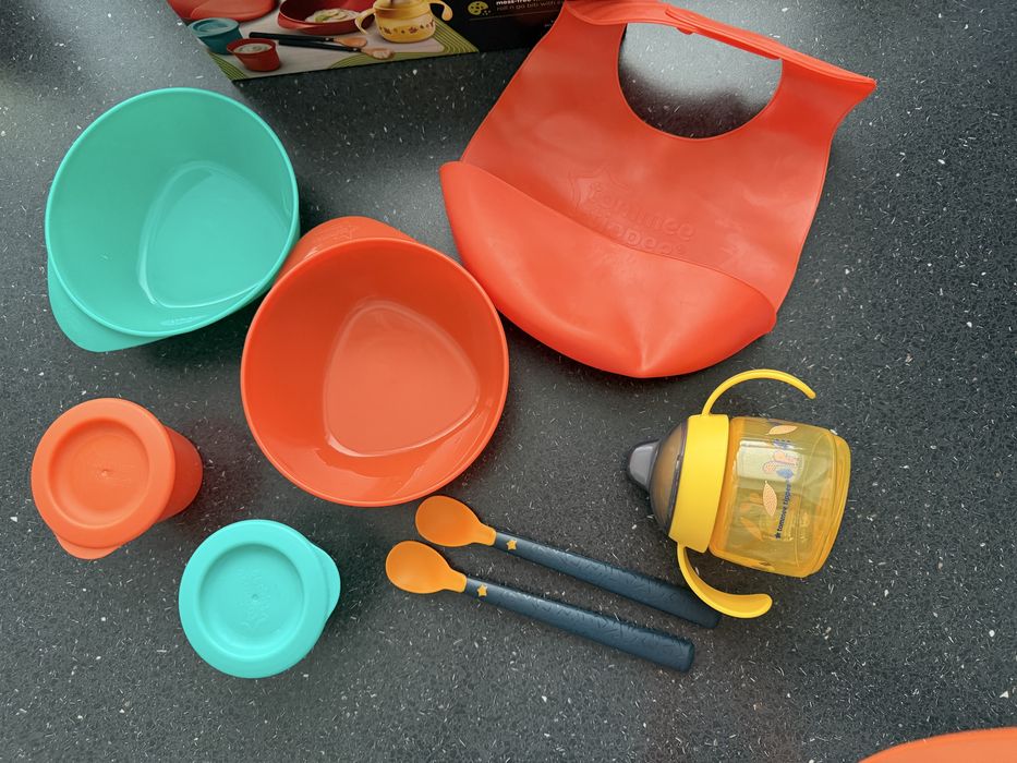 Tommee tippee сет за хранене + подарък лъжичка