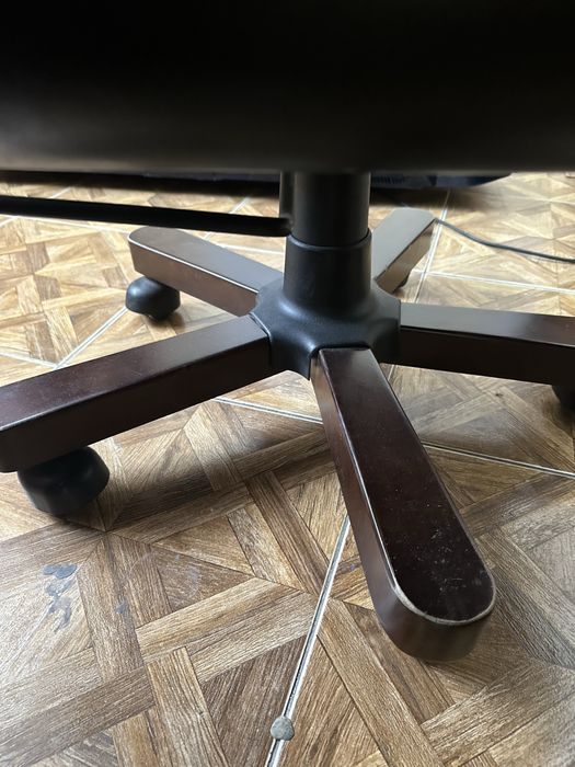 продам кожаное кресло