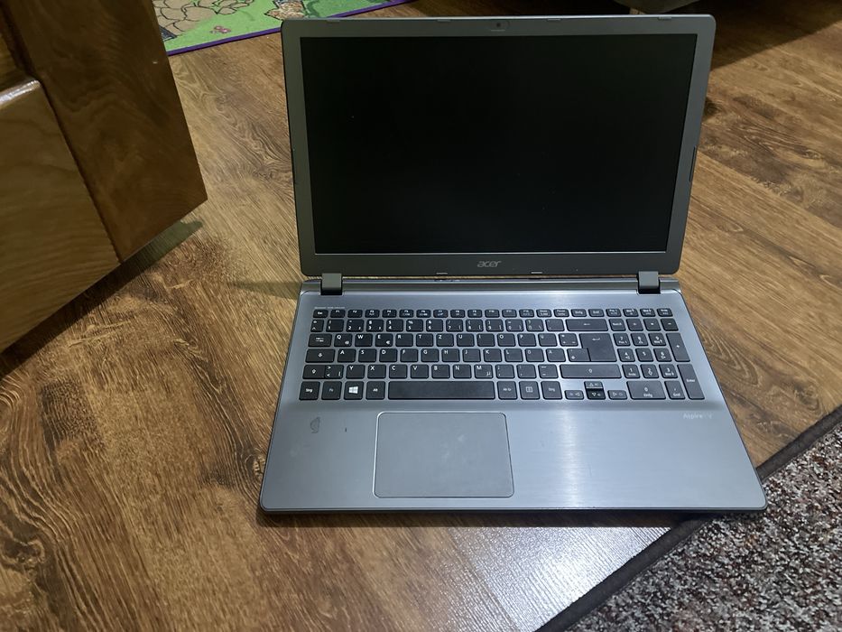 Vand laptopuri bune asus lenovo si race