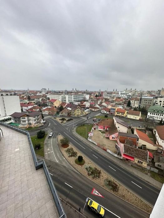 Ofer spre inchirere Apartament 3 Camere zona Piata Mare