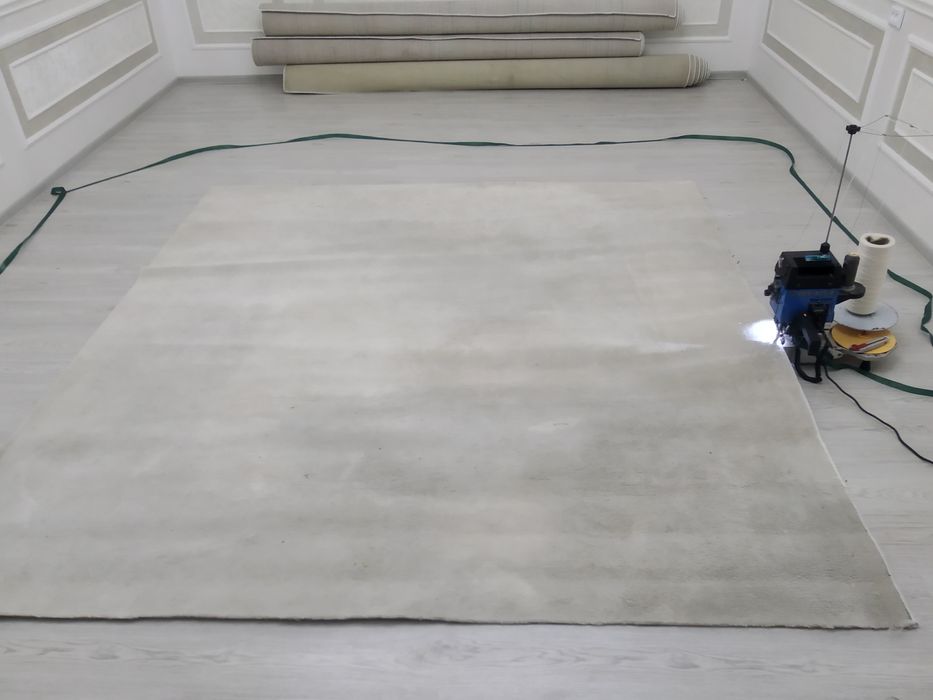 Gilam kesib tiktirish joyida