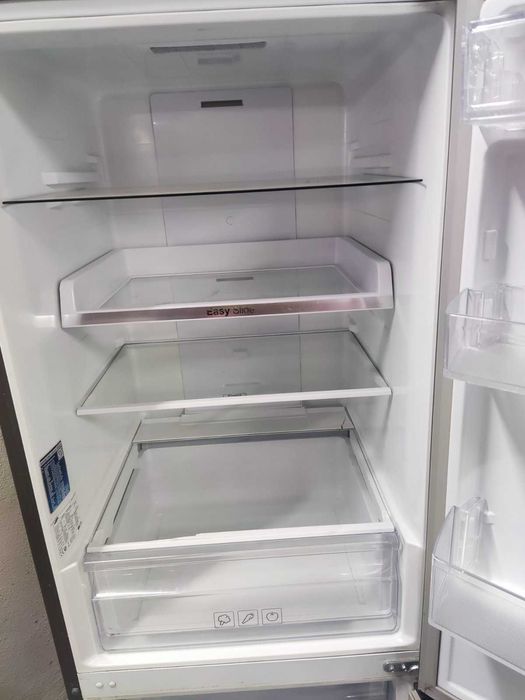 Хладилник с фризер Samsung
