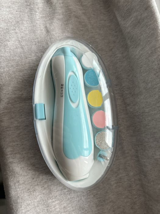 Бебешка пила за нокти