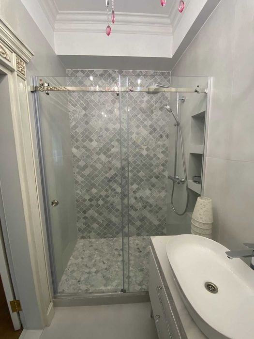 Изготовление душевых кабин и перегородок из стекла