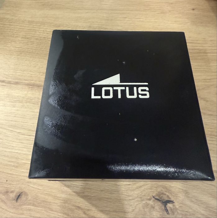 Дамски часовник Lotus