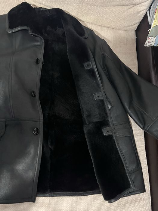Haină de bărbați din piele întoarsă cu blană