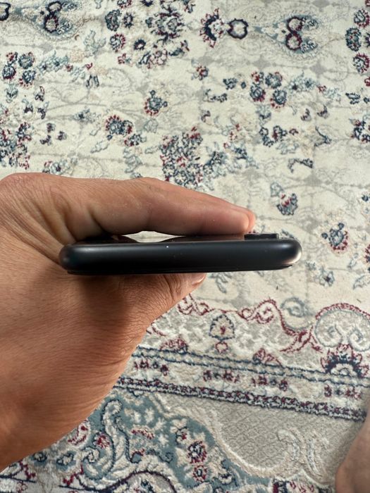 Продам Айфон хр 64 гб.