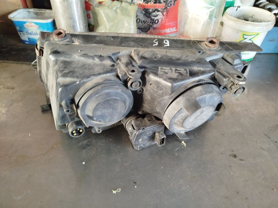 Фара от Пассат б4