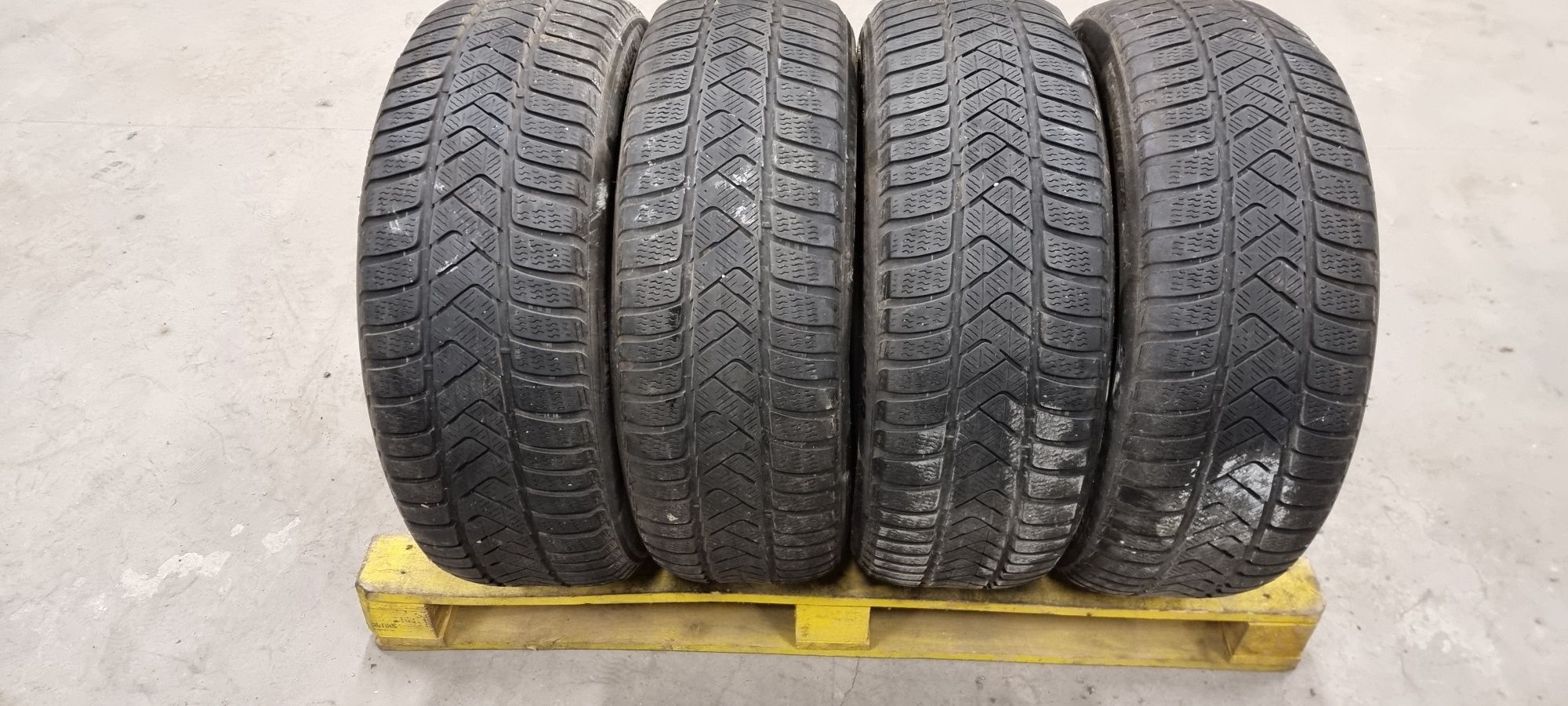 4бр. Зимни гуми 225/50/18 Pirelli (2017) гр. Нови пазар • OLX.bg