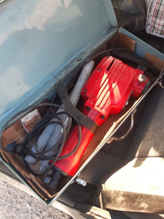 Отбоиныи молоток новыи