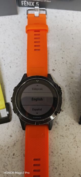 Vând Garmin Fenix 5 Sapphire Edition (varianta premium cu sticlă rezistentă la zgârieturi).