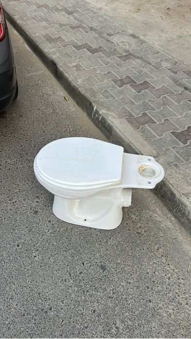Унитаз Сатылады Б/У